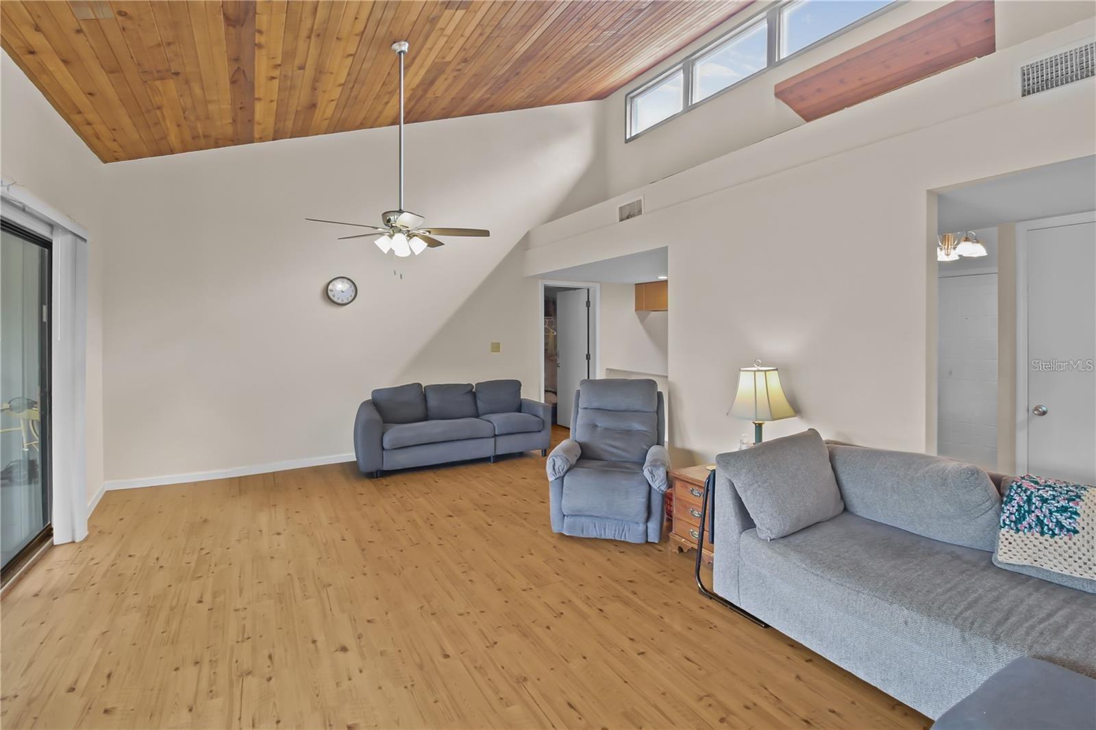 GRENELEFE CAMELOT CONDO UNIT 05 PH 01 - Residential