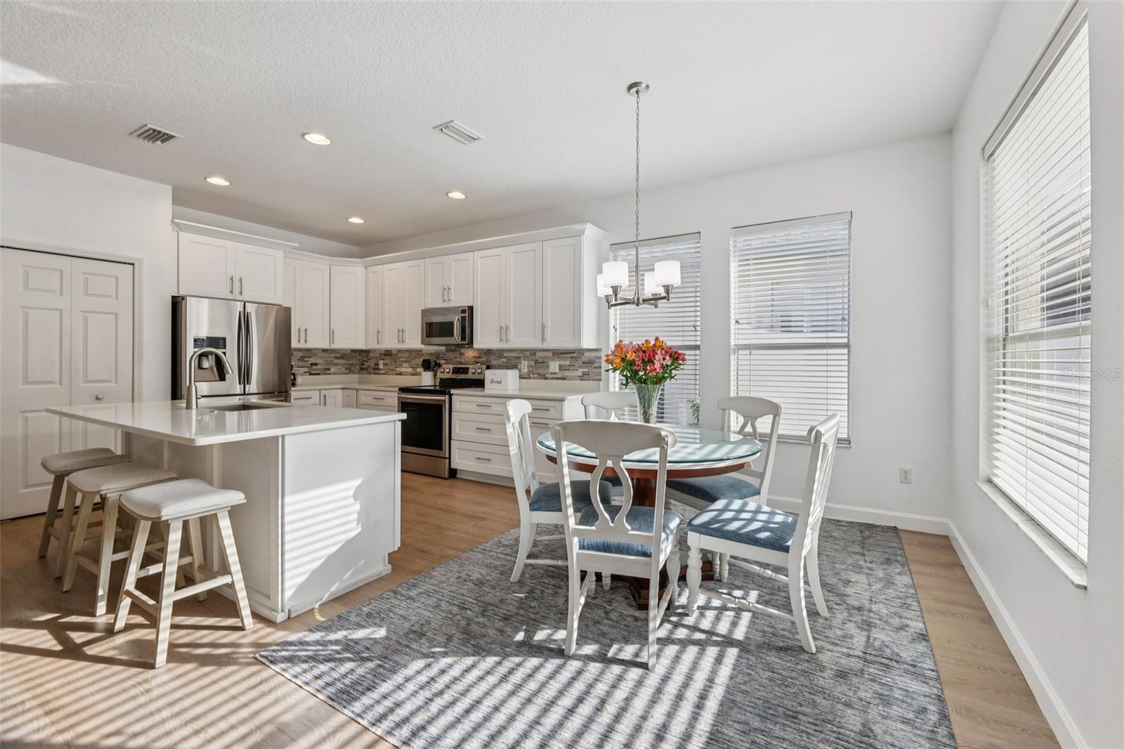 SIGNATURE LAKES - Residential