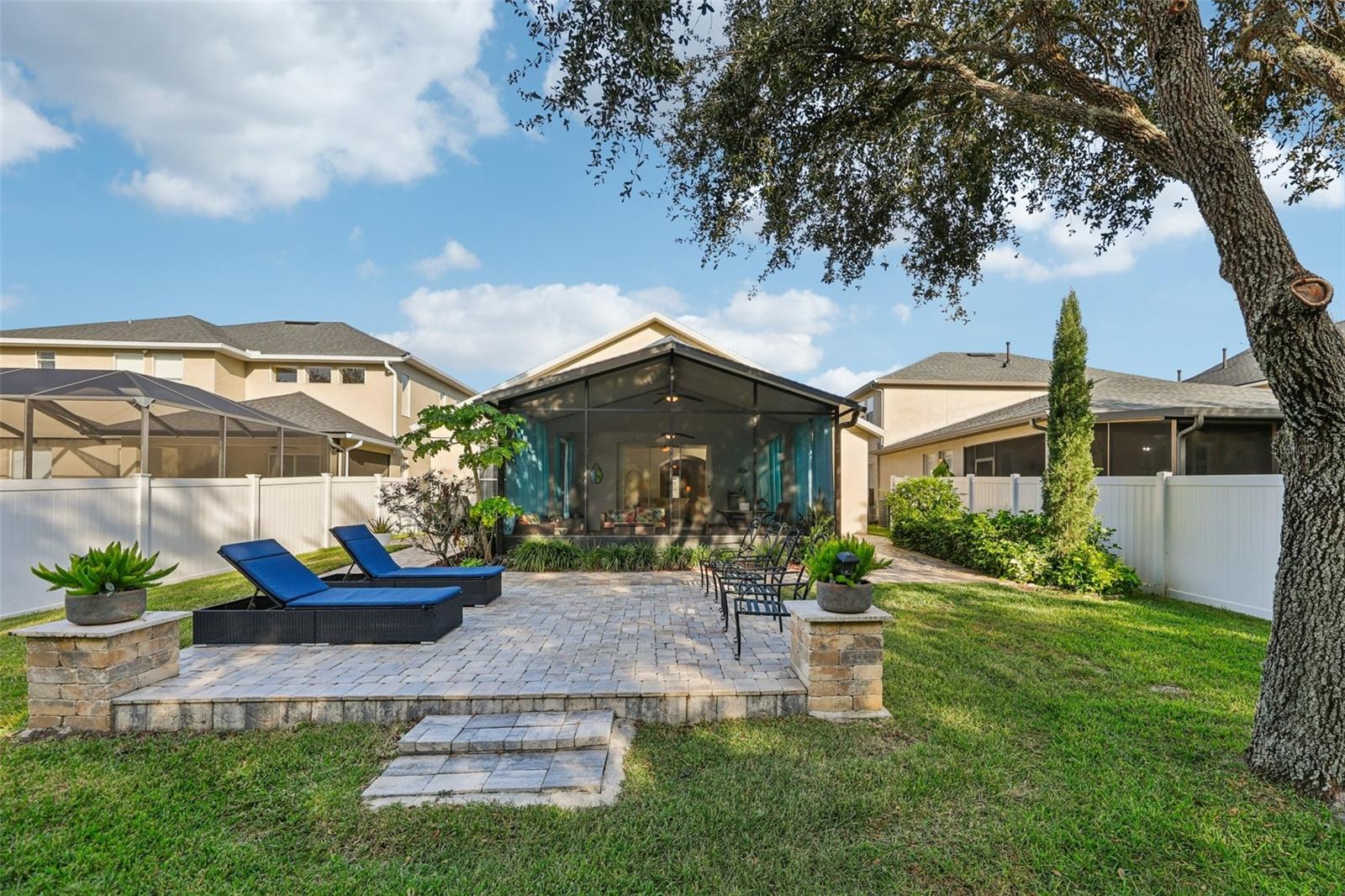 SIGNATURE LAKES - Residential