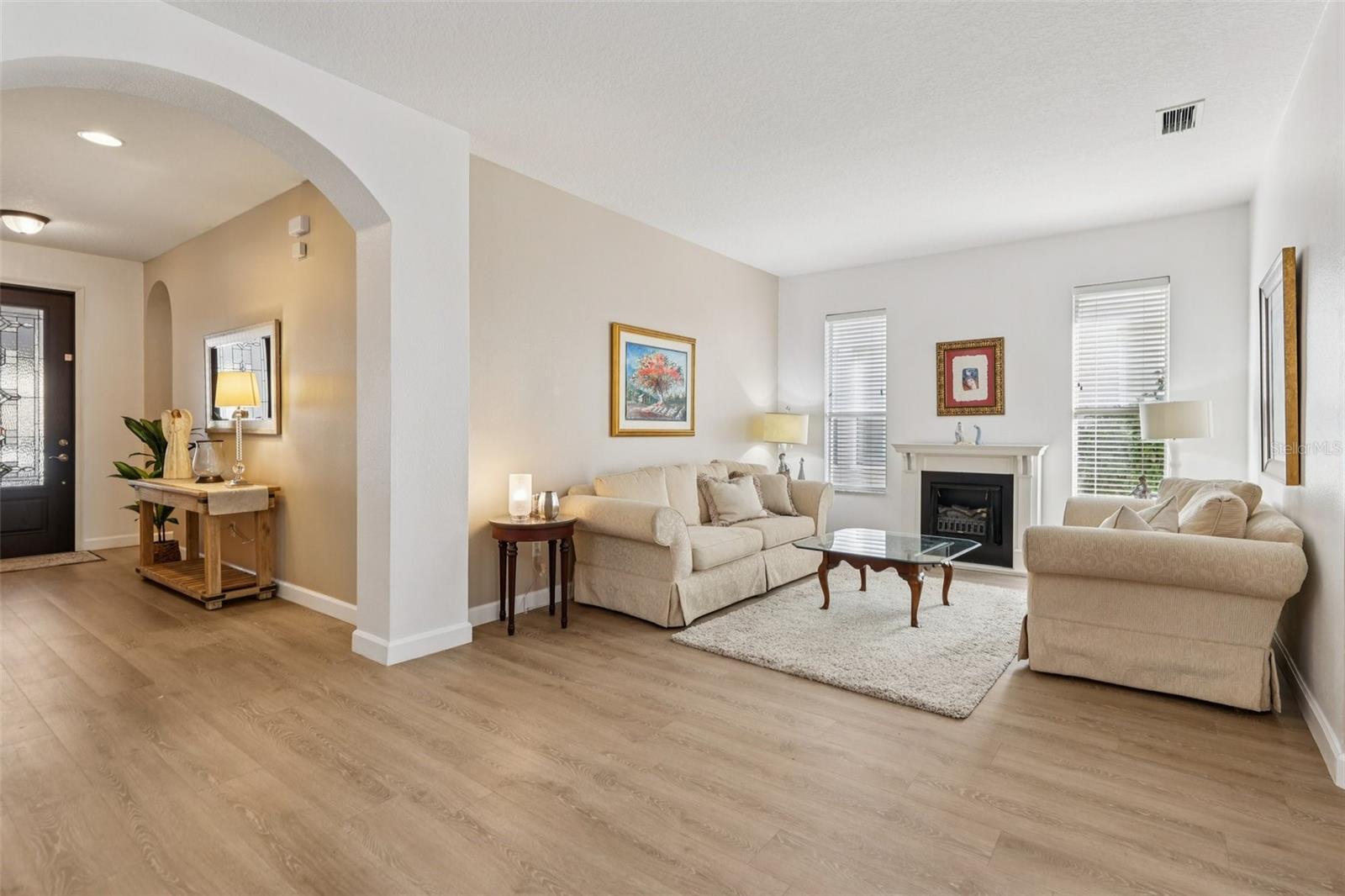 SIGNATURE LAKES - Residential