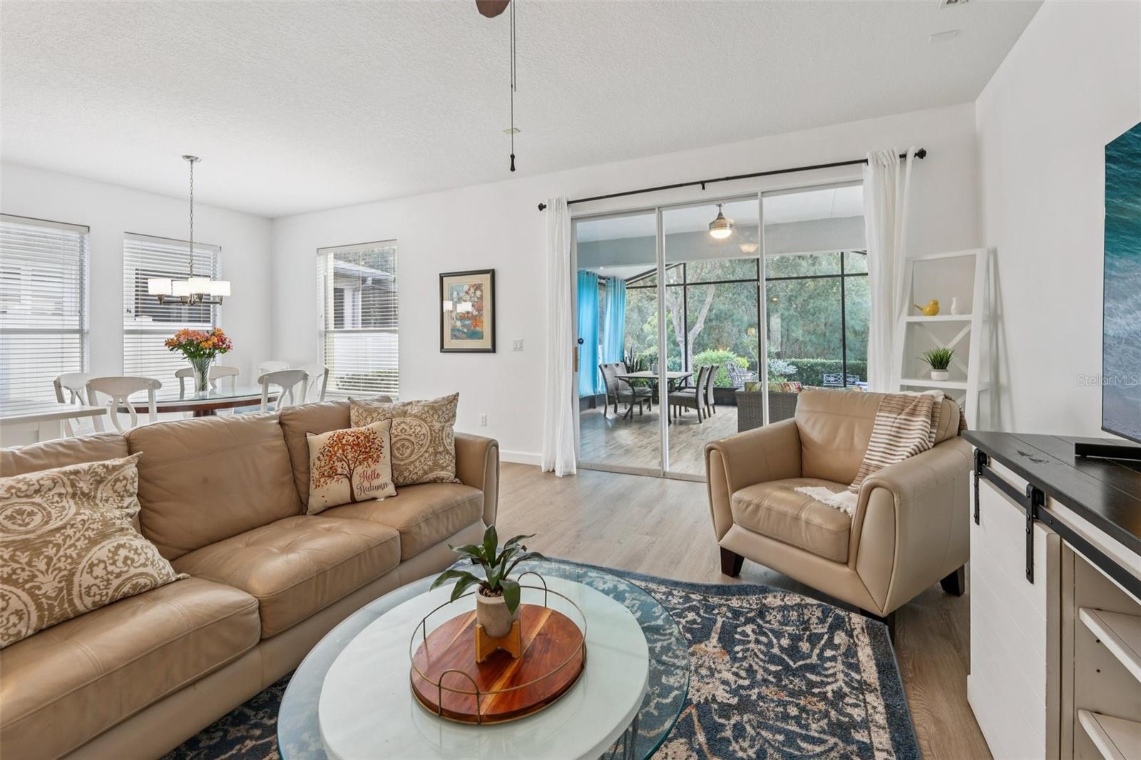 SIGNATURE LAKES - Residential