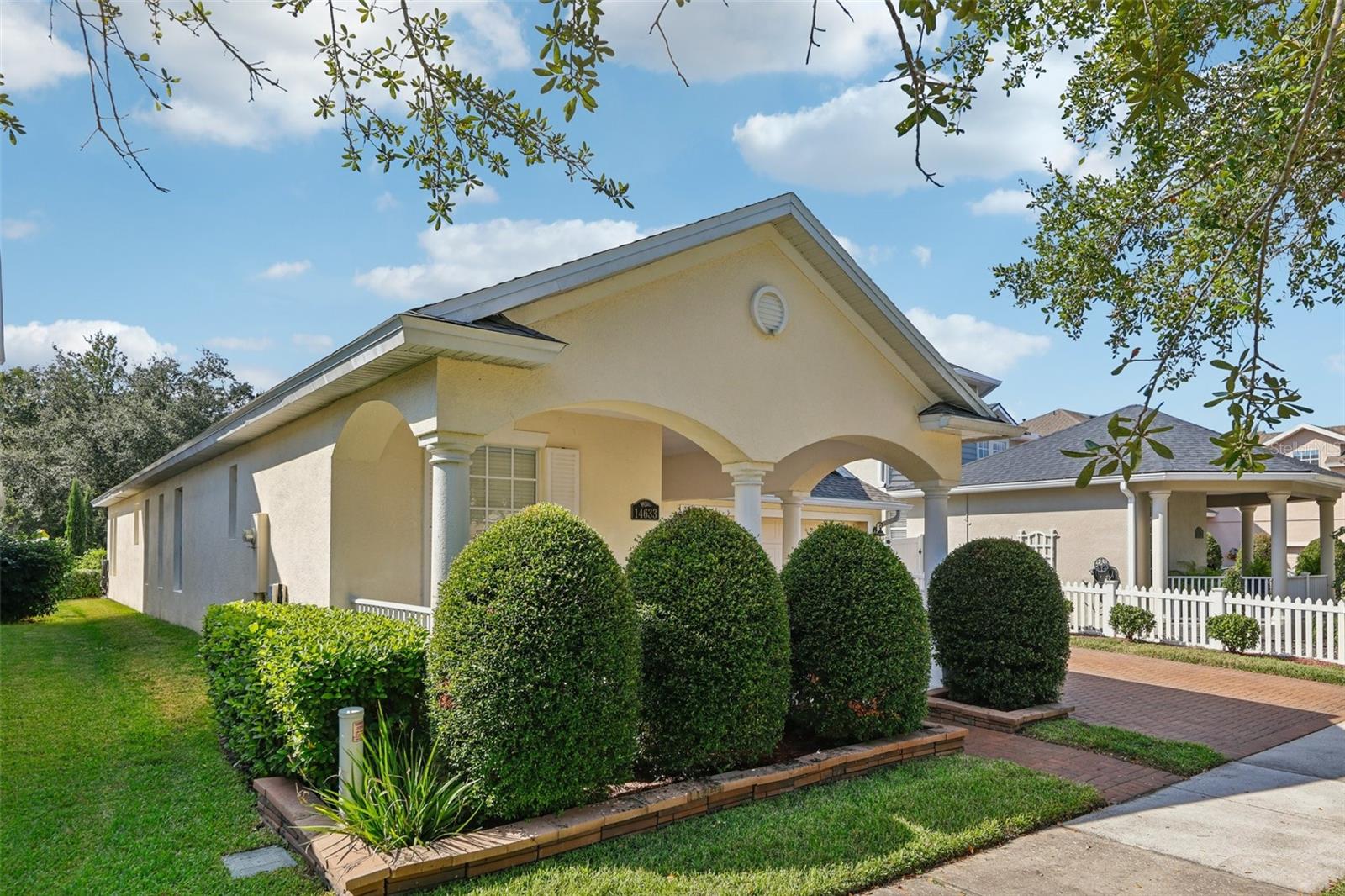 SIGNATURE LAKES - Residential