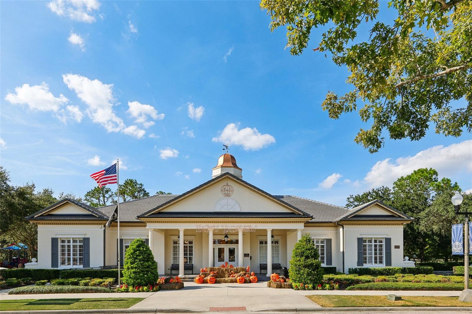 SIGNATURE LAKES - Residential