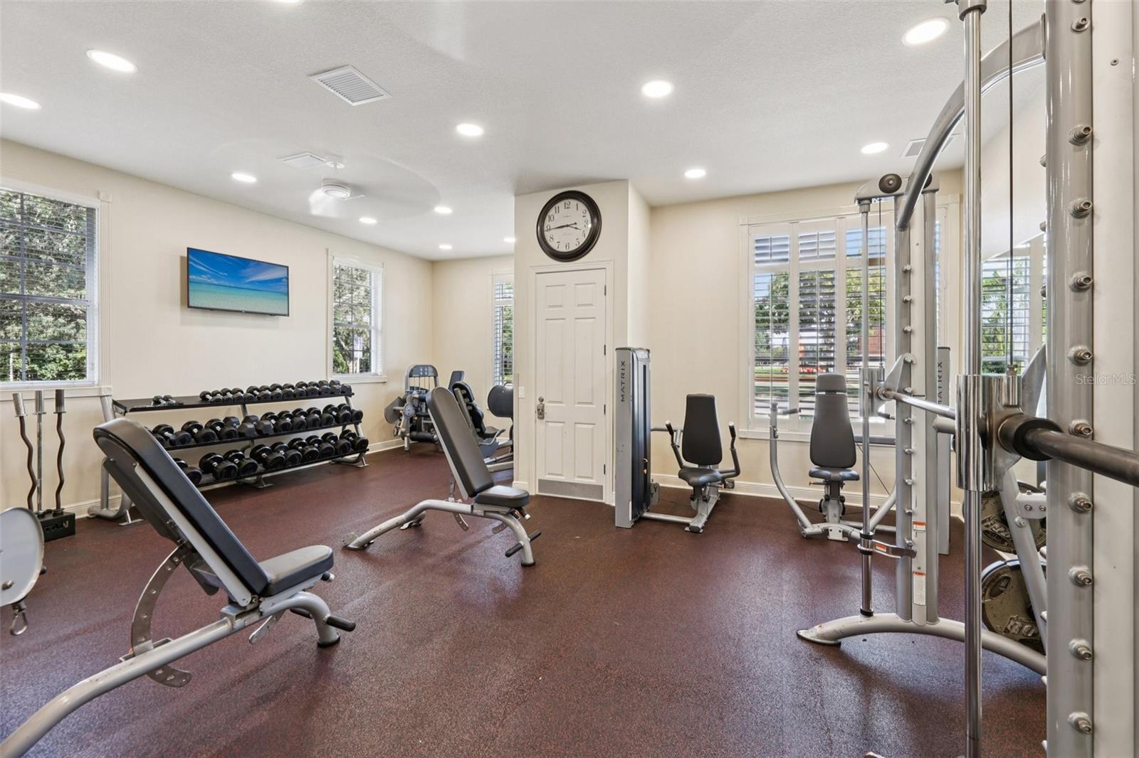 SIGNATURE LAKES - Residential