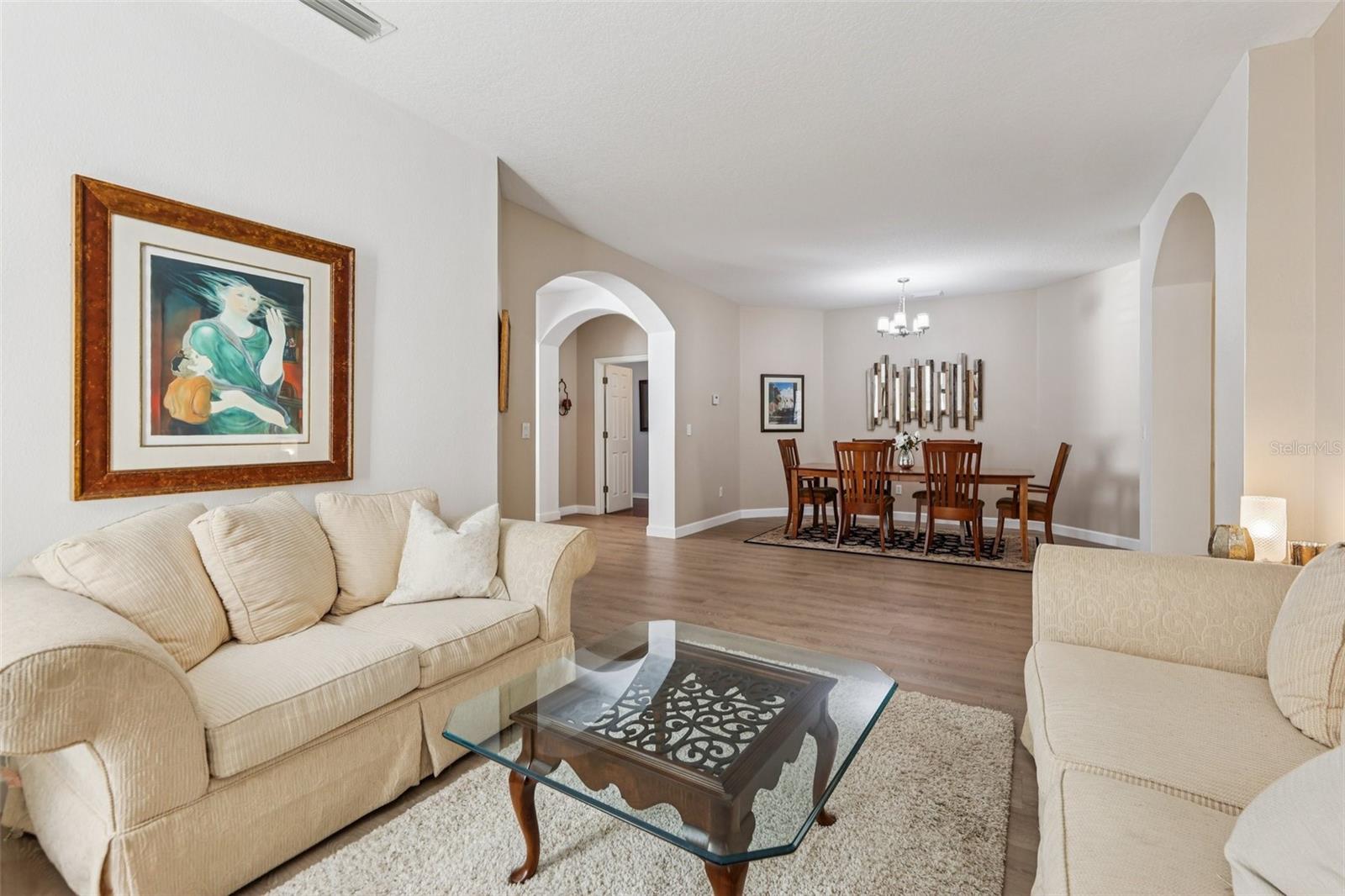 SIGNATURE LAKES - Residential