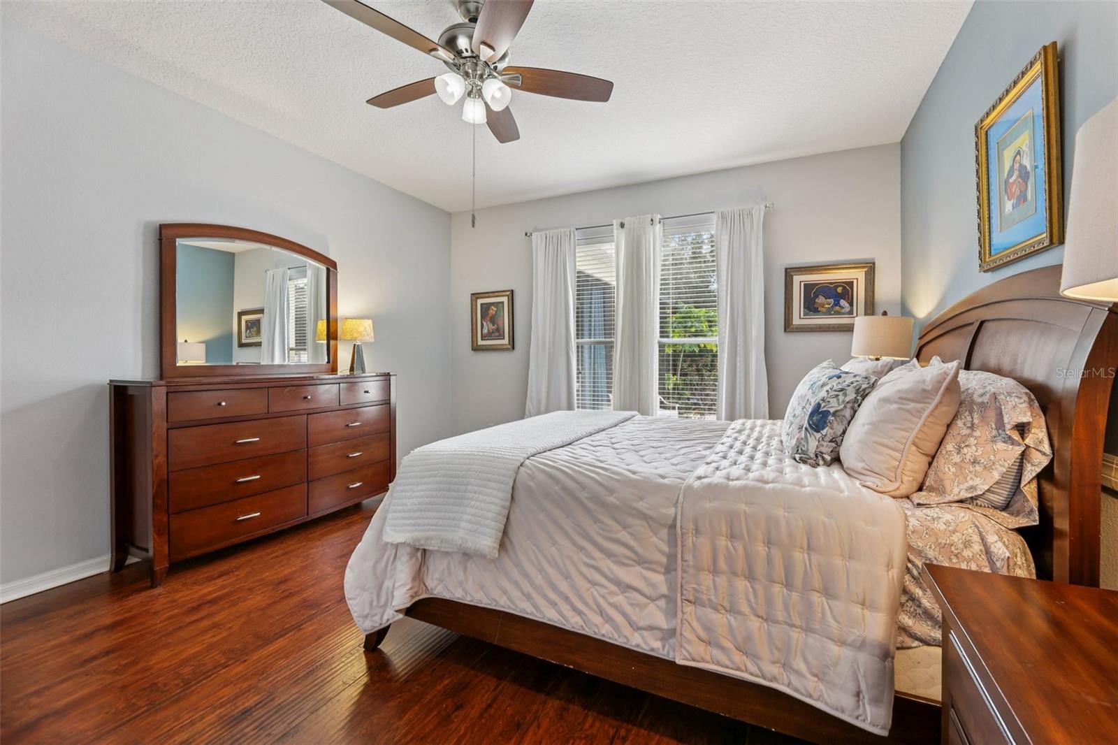 SIGNATURE LAKES - Residential