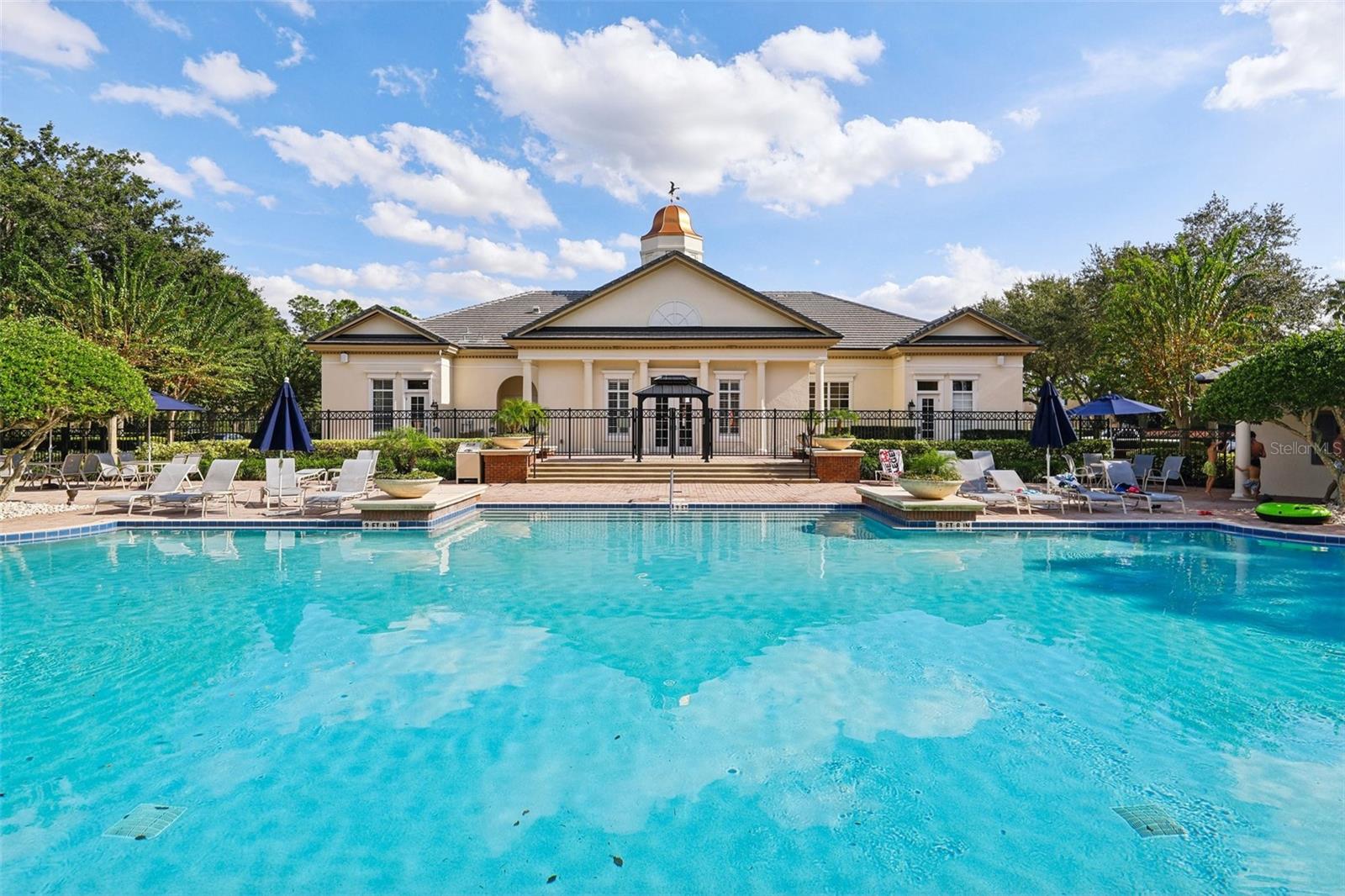 SIGNATURE LAKES - Residential