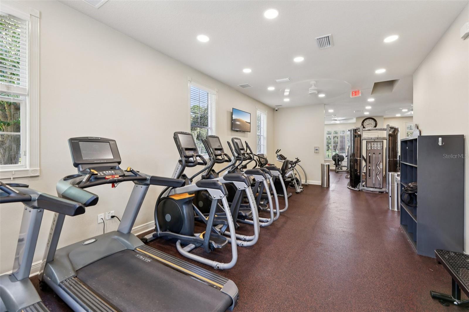 SIGNATURE LAKES - Residential