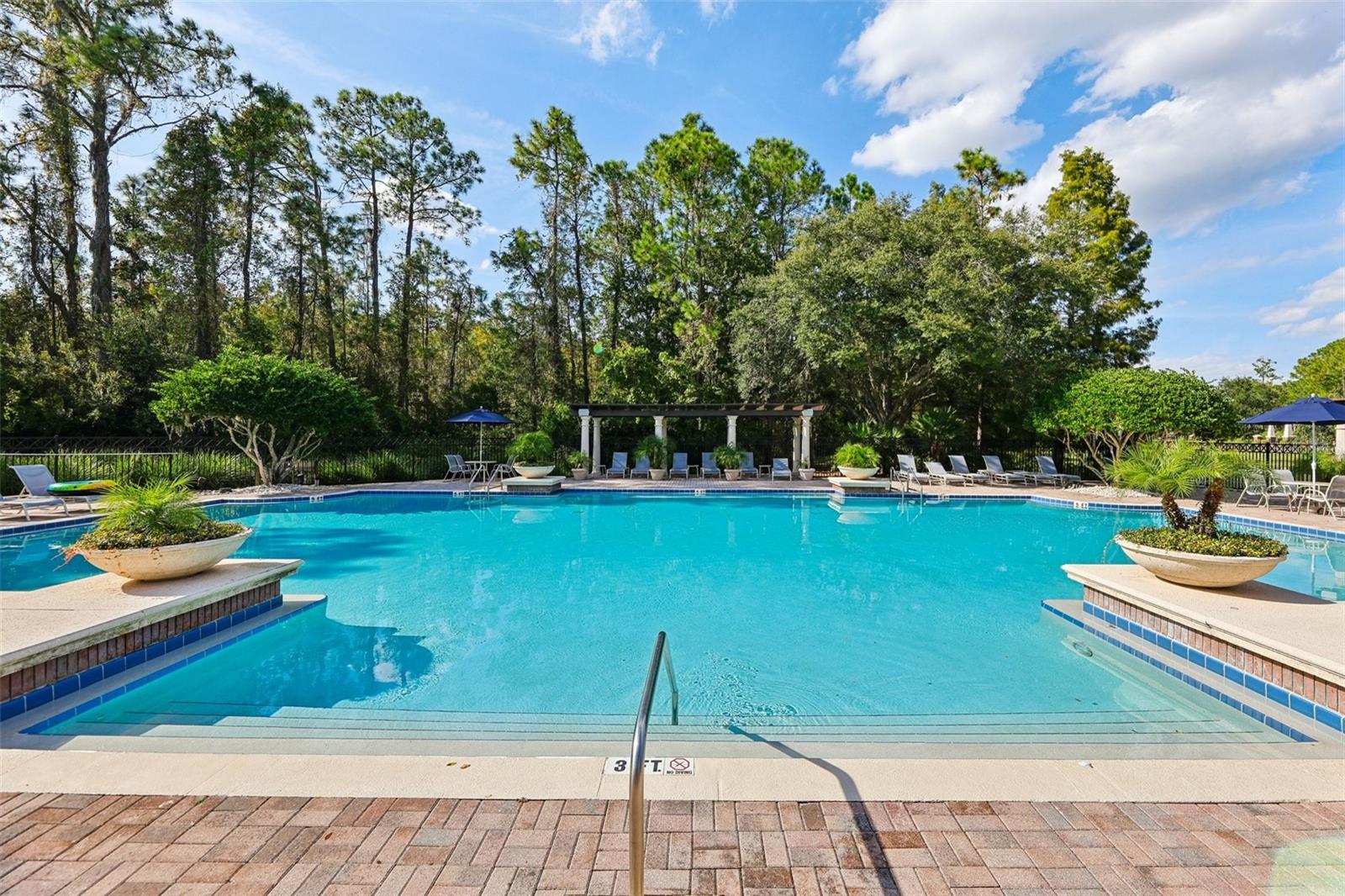 SIGNATURE LAKES - Residential