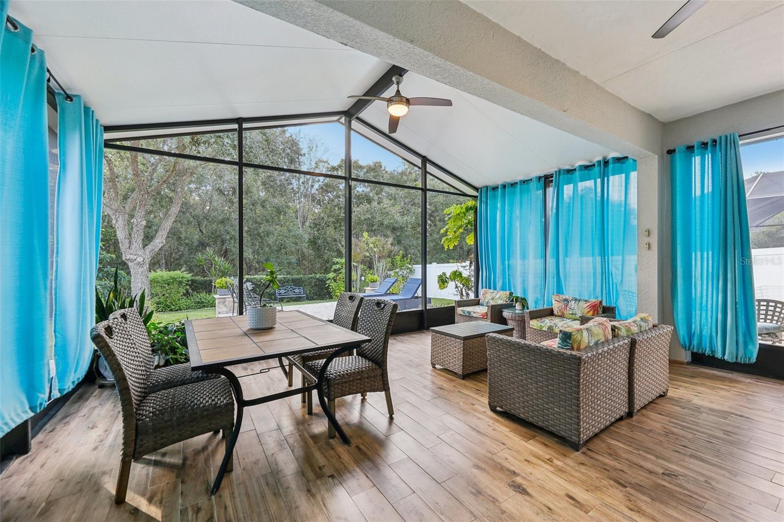 SIGNATURE LAKES - Residential