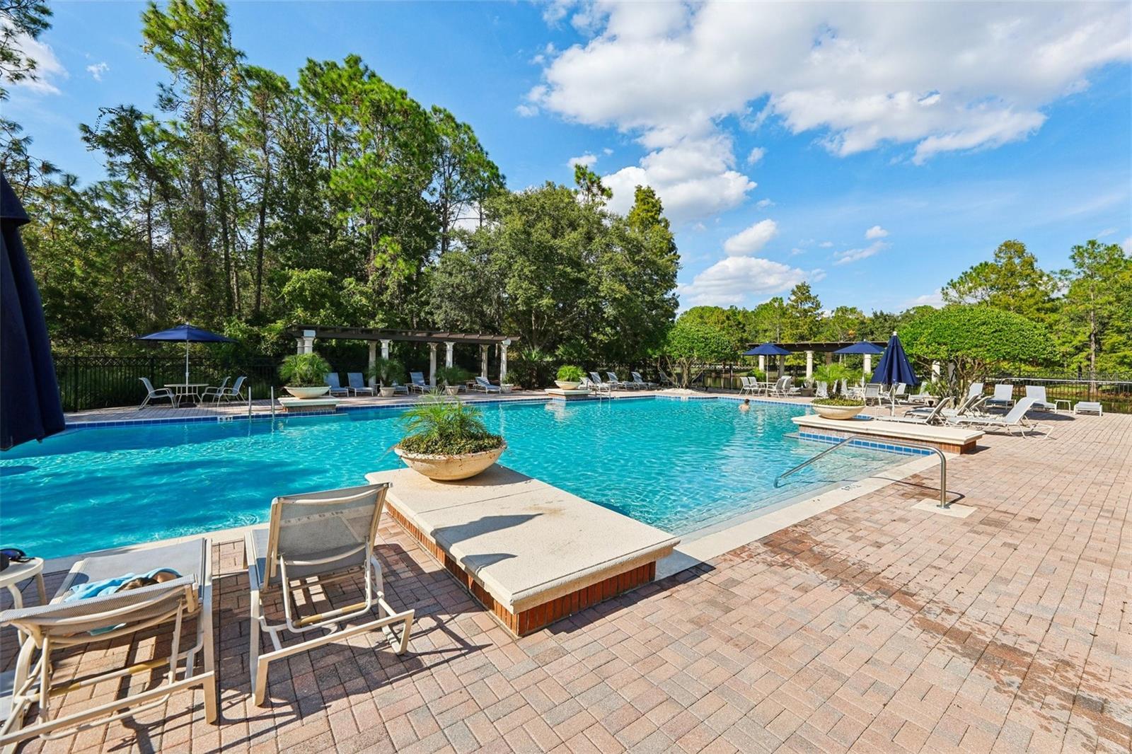 SIGNATURE LAKES - Residential