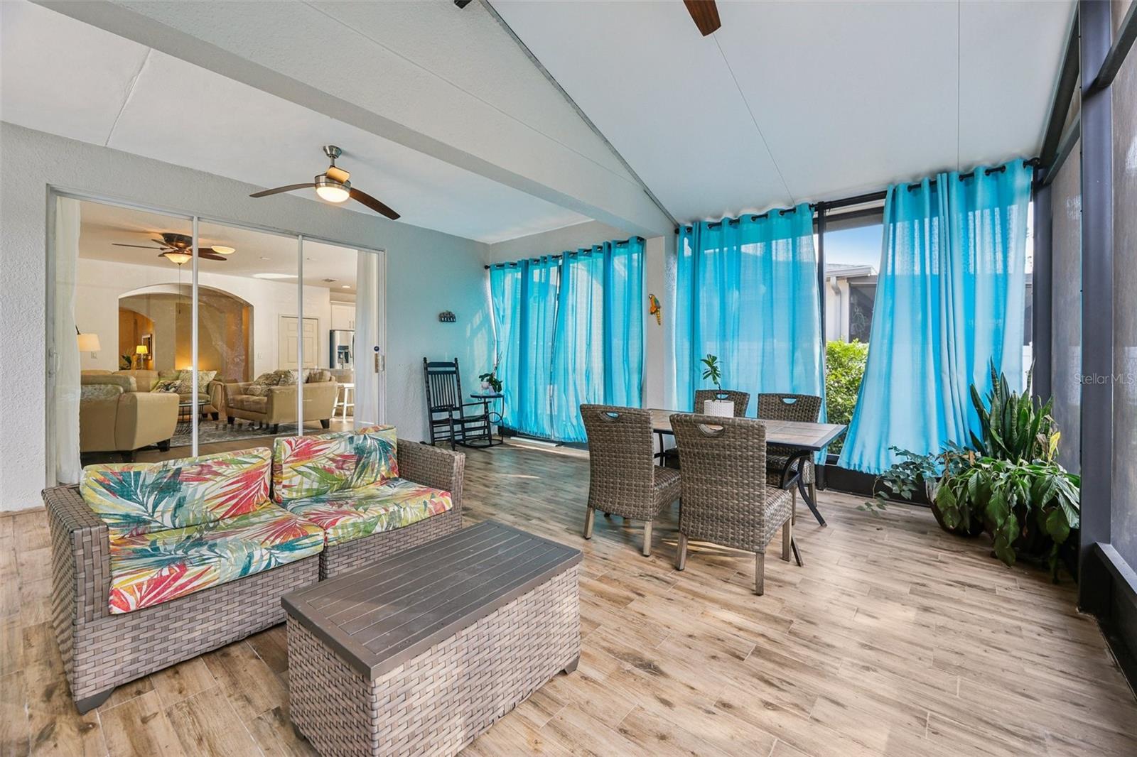 SIGNATURE LAKES - Residential