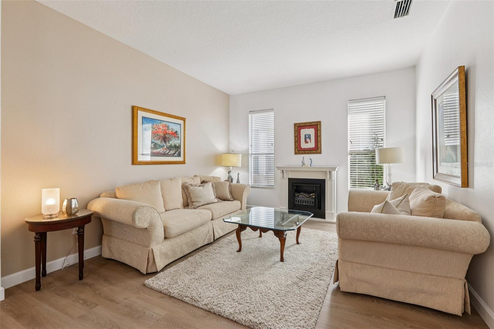 SIGNATURE LAKES - Residential