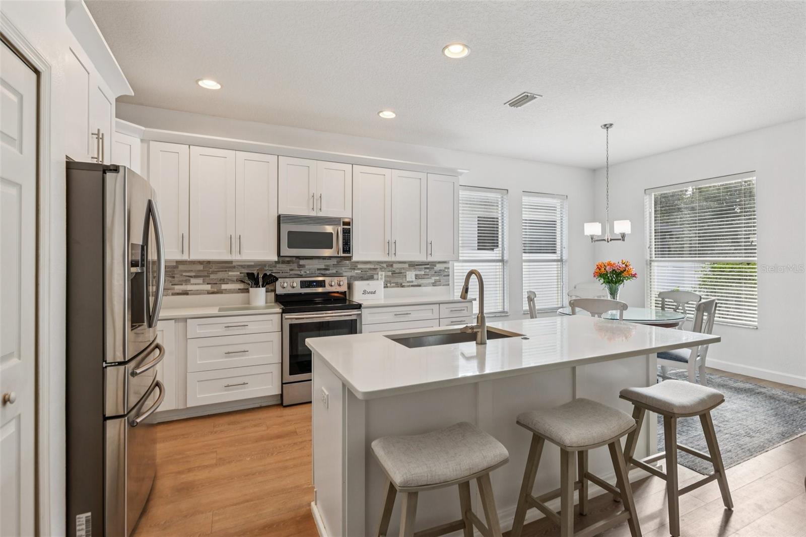 SIGNATURE LAKES - Residential