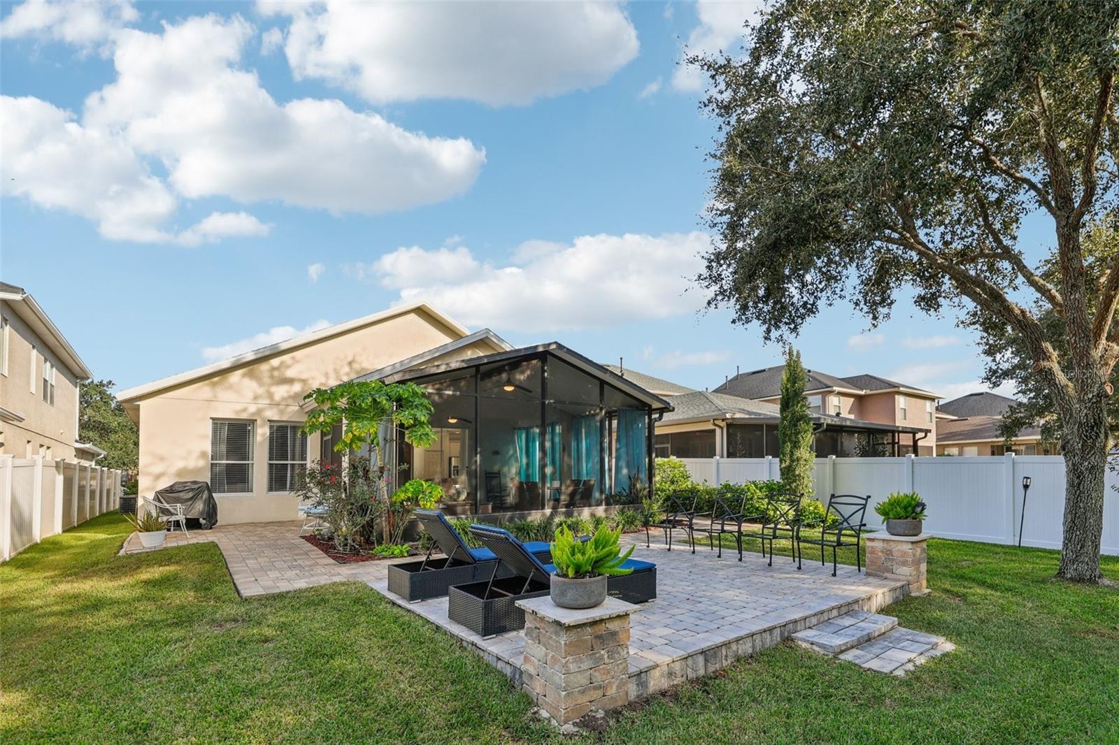 SIGNATURE LAKES - Residential