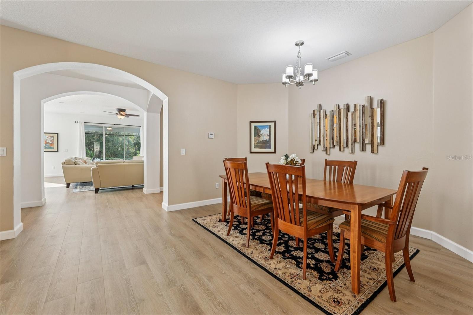 SIGNATURE LAKES - Residential