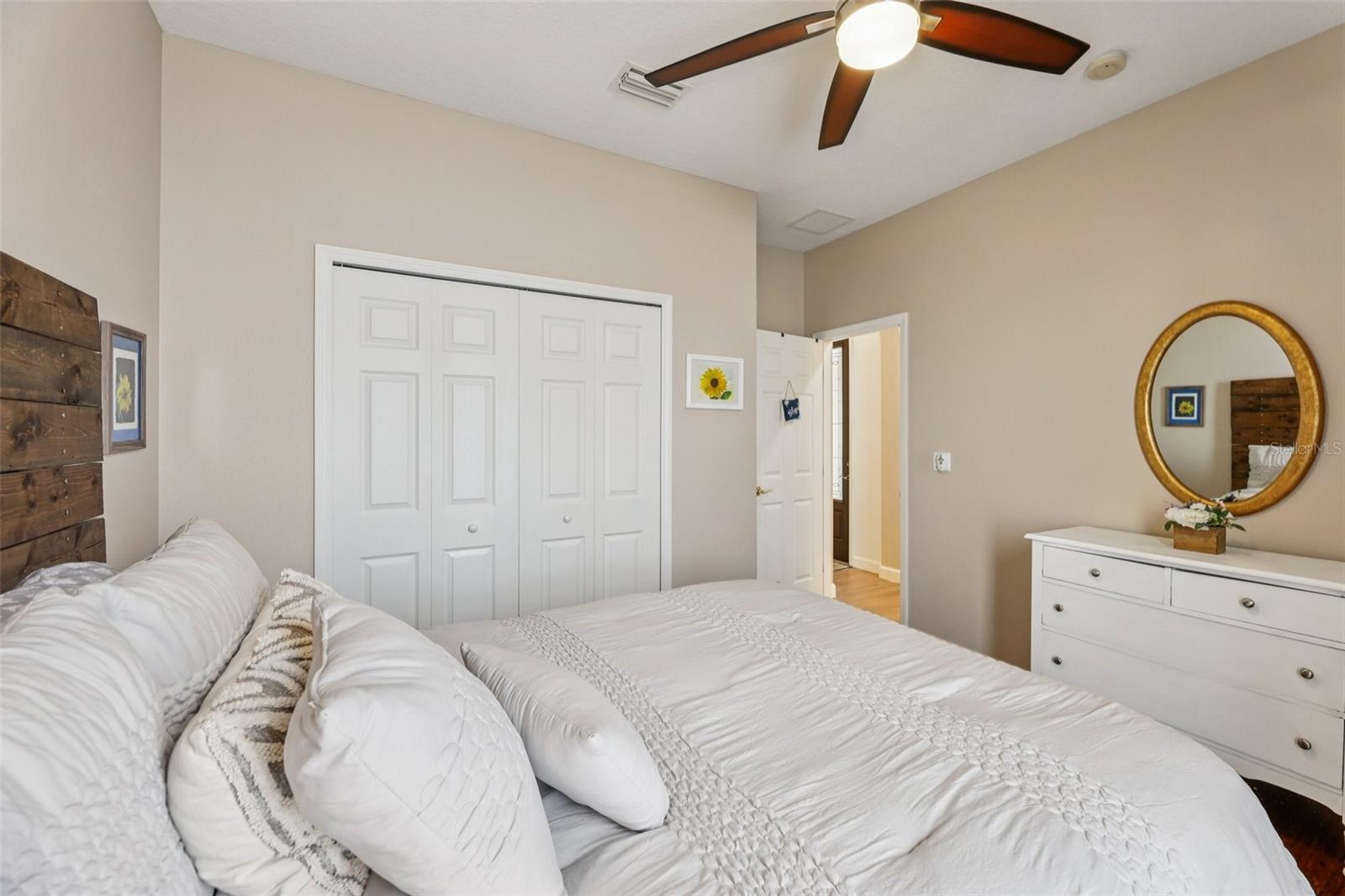 SIGNATURE LAKES - Residential