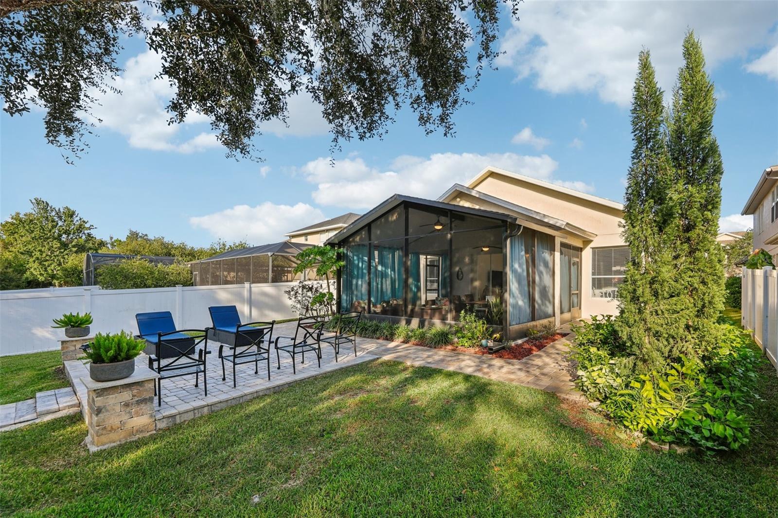 SIGNATURE LAKES - Residential