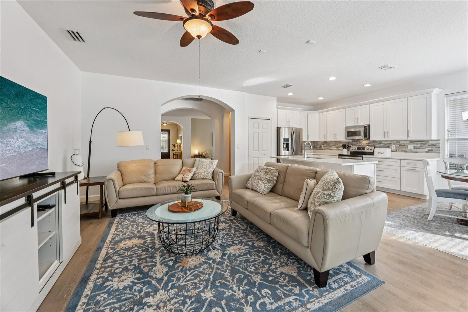 SIGNATURE LAKES - Residential