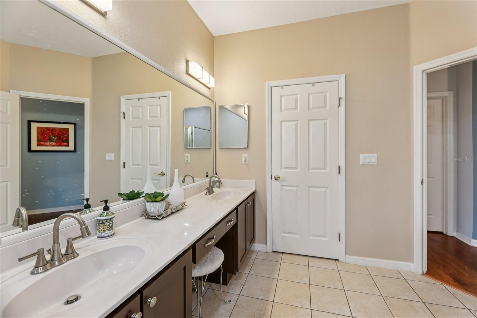 SIGNATURE LAKES - Residential