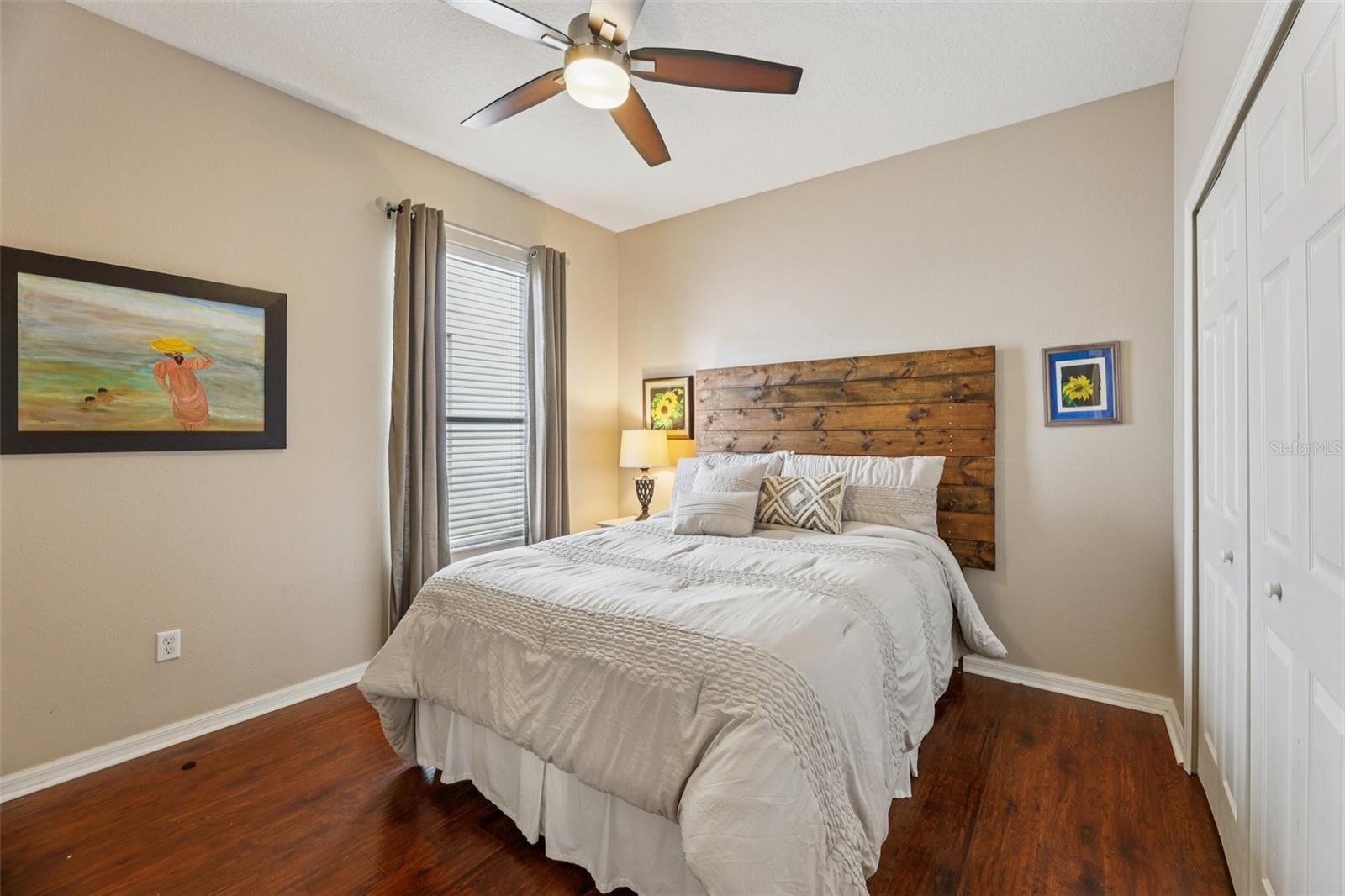 SIGNATURE LAKES - Residential