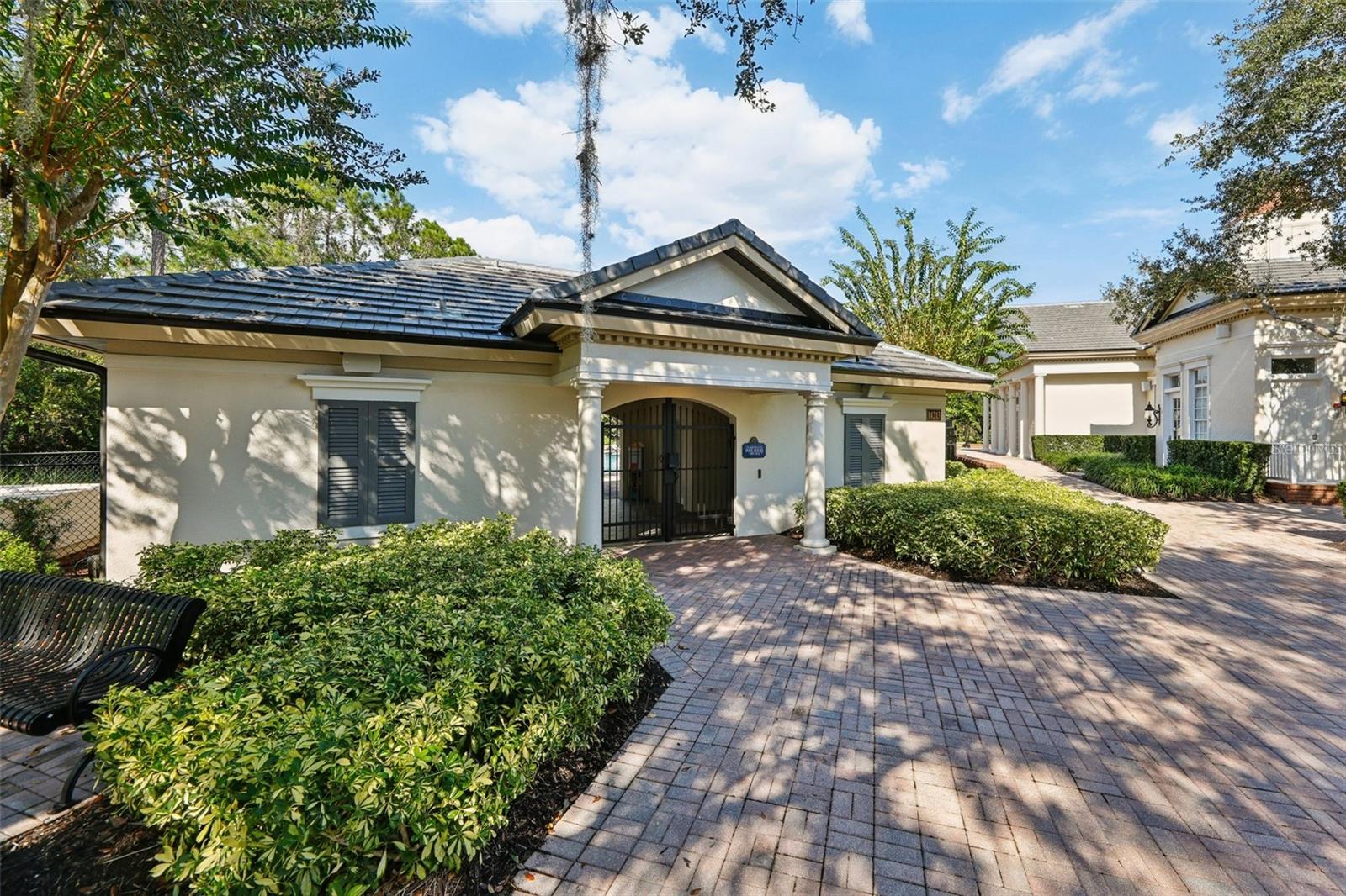 SIGNATURE LAKES - Residential