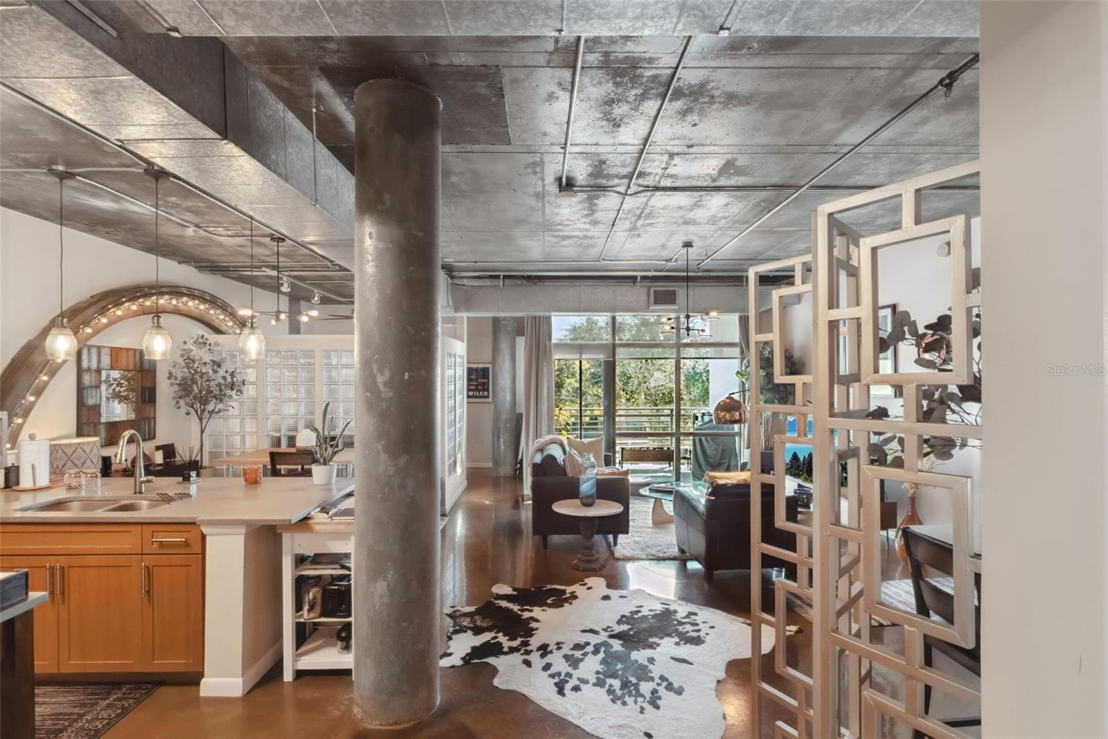 10 N SUMMERLIN AVENUE 13