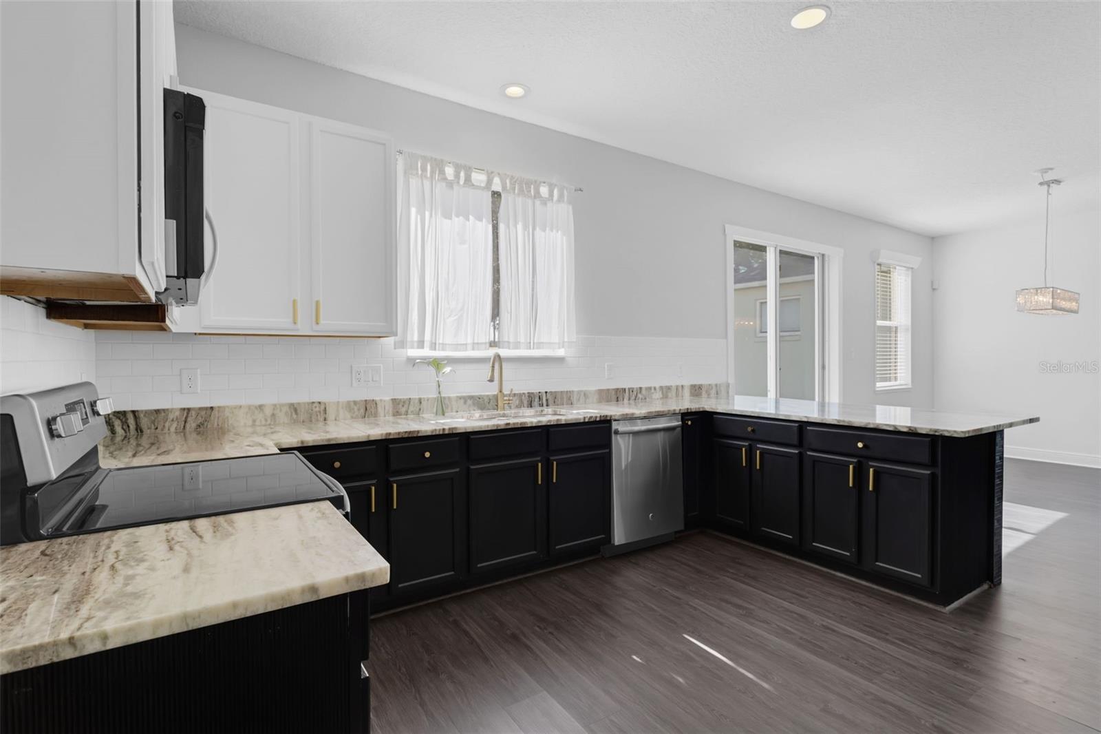 GREEN VALLEY WEST - Residential Lease