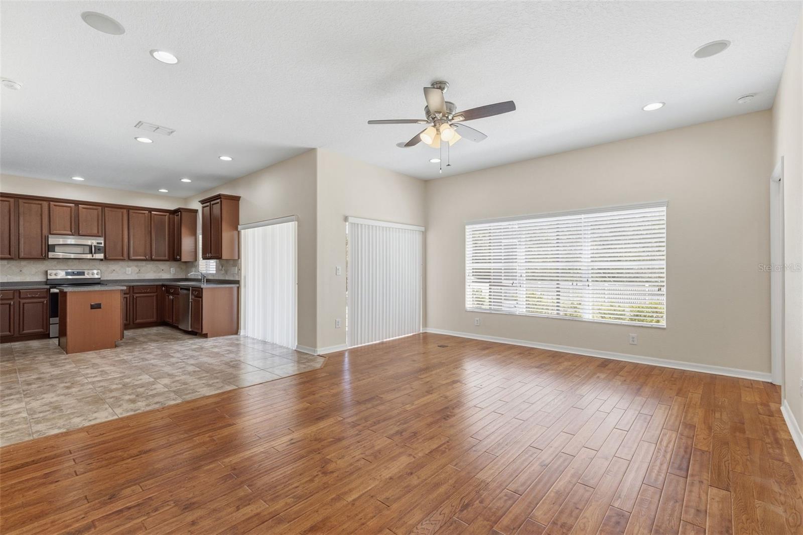 WATERS EDGE 02 - Residential