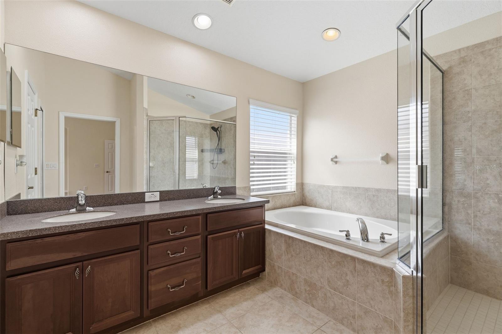 WATERS EDGE 02 - Residential