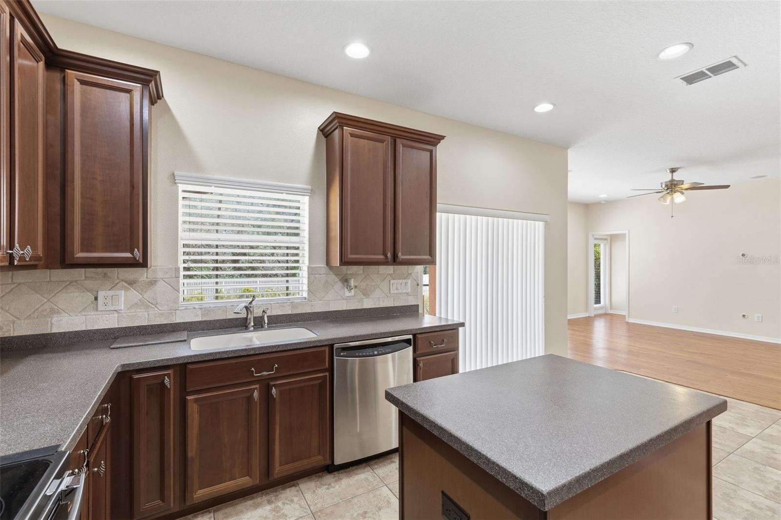 WATERS EDGE 02 - Residential