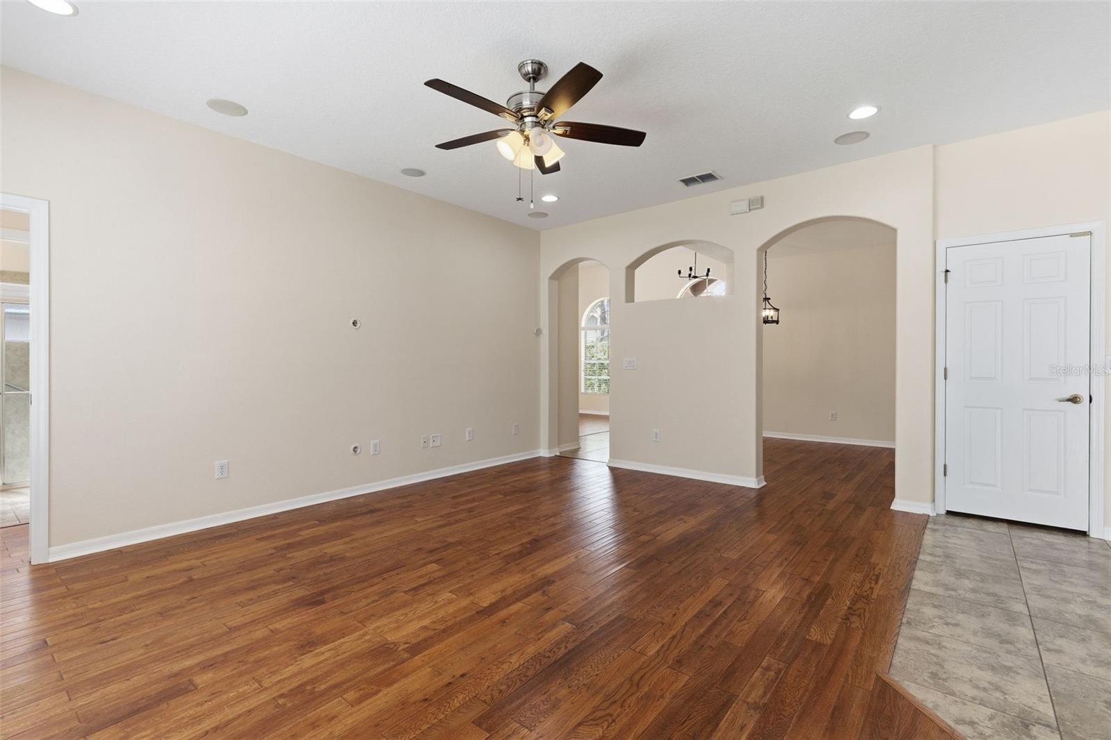 WATERS EDGE 02 - Residential