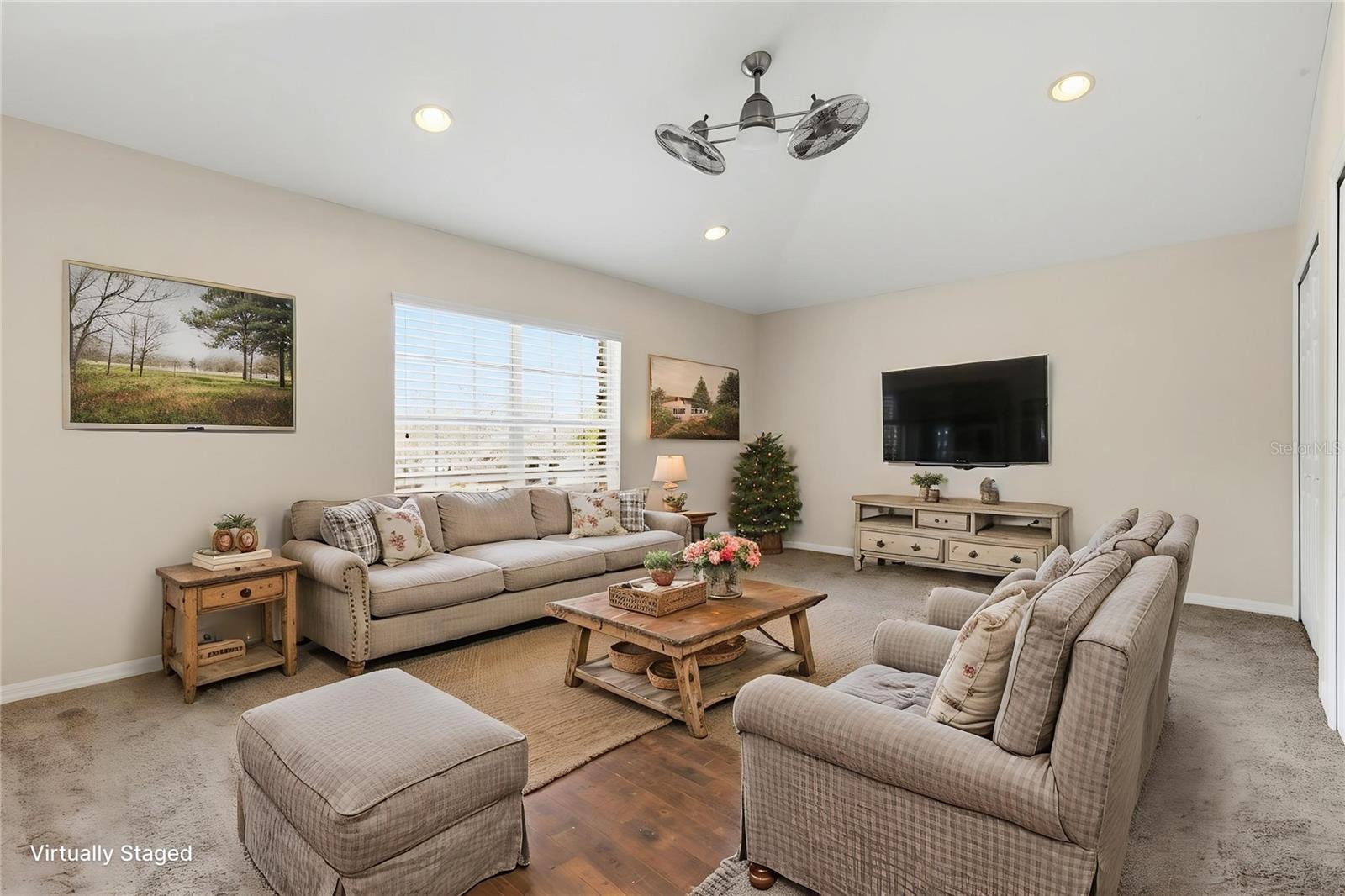 WATERS EDGE 02 - Residential