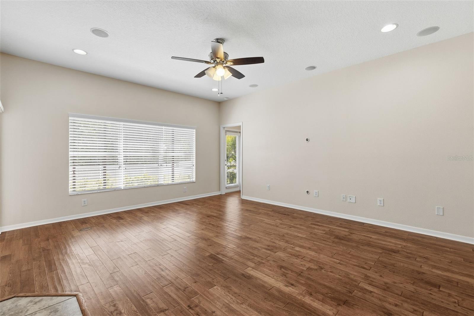 WATERS EDGE 02 - Residential