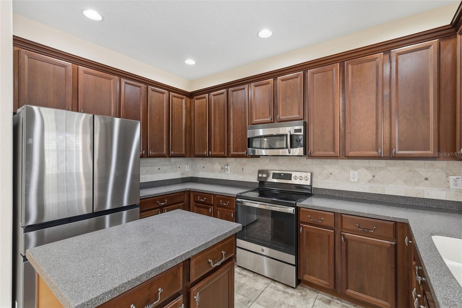 WATERS EDGE 02 - Residential