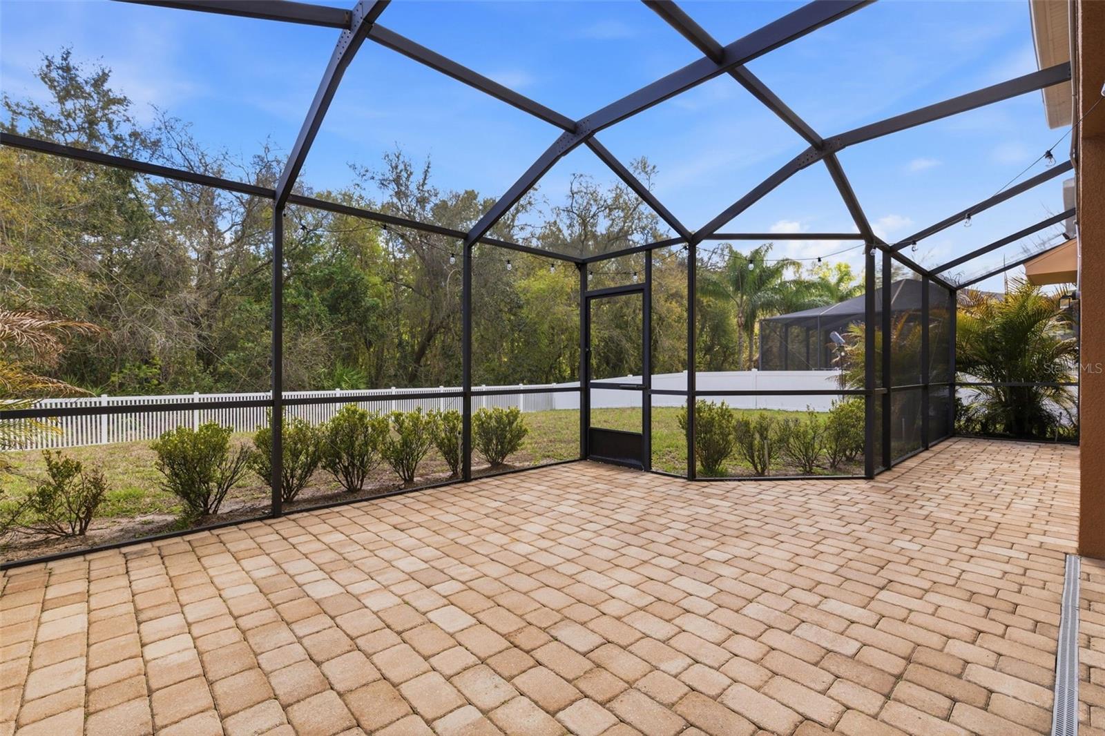 WATERS EDGE 02 - Residential