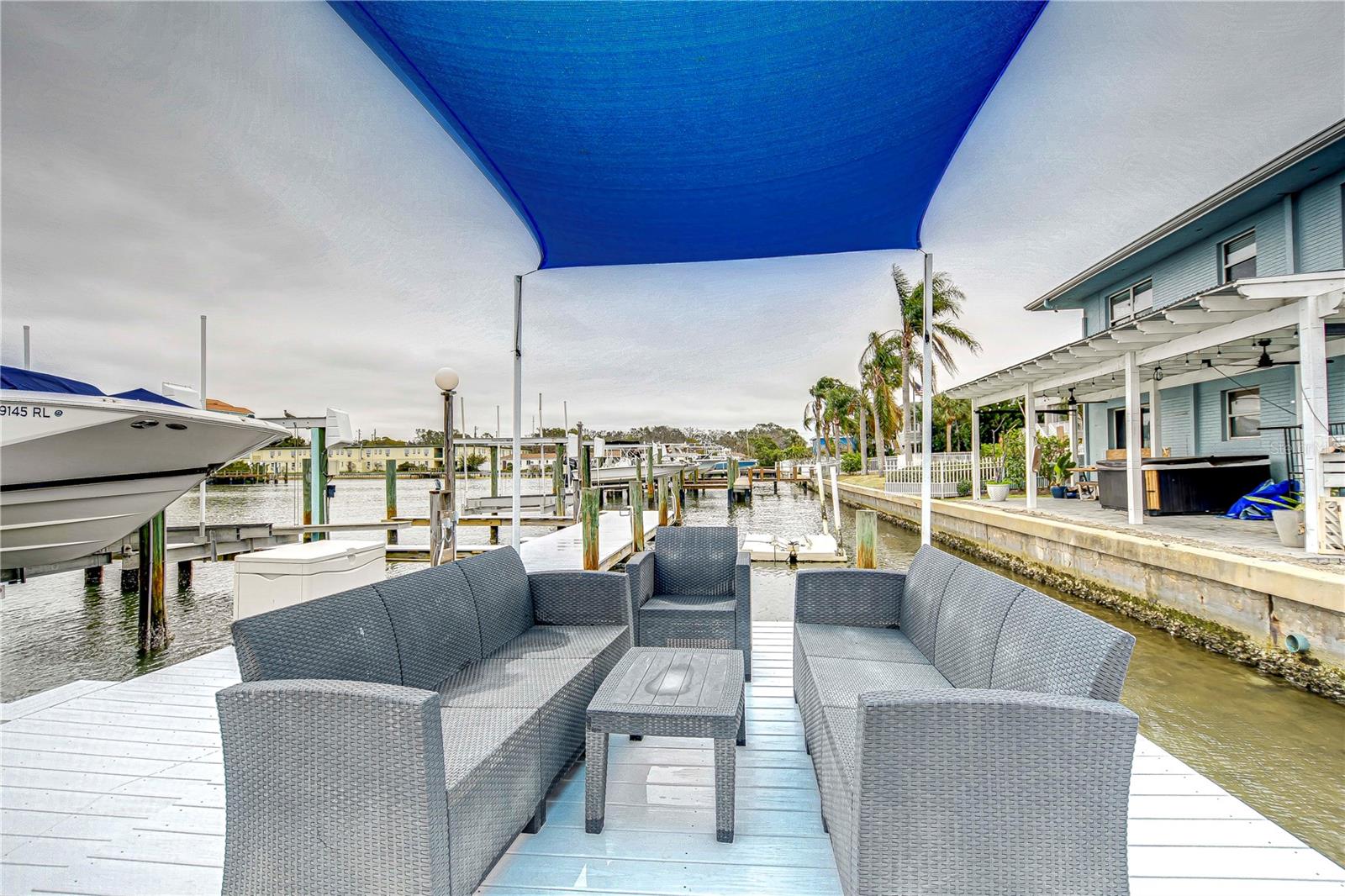 300 VENETIAN DRIVE 3