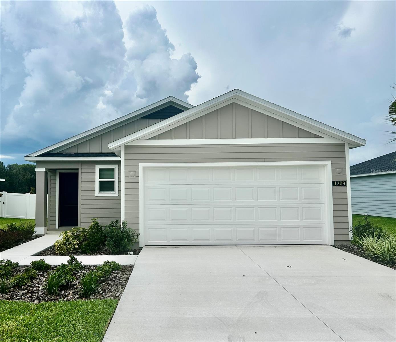 NEW CONSTRUCTION HOME FOR LEASE JUST COMPLETED IN 2025, LOCATED IN HEATH PRESERVE ON A LOT THAT BACKS TO A RETENTION & CONSERVATION AREA WITH NO REAR NEIGHBORS. THE PROPERTY WILL BE FENCED FOR ADDITIONAL PRIVACY. THIS 3 BEDROOM, AND 2 FULL BATHROOM HOME OFFERS A WIDE OPEN LIVING AREA IN THE MAIN PART OF THE HOME, AND HAS A SPLIT BEDROOM DESIGN. THE PRIMARY BEDROOM IS LOCATED AT THE END OF THE HOME FOR MAXIMUM PRIVACY AND OFFERS ITS OWN PRIVATE BATHROOM WITH A WALK-IN SHOWER, VANITY SINK, AND LARGE WALK-IN CLOSET. BEDROOMS #2 AND #3 ARE LOCATED TOWARD THE MIDDLE OF THE HOME JUST OFF THE KITCHEN, AND SHARE THE SECOND FULL BATHROOM. THE KITCHEN HAS A LARGE CENTER ISLAND WORK AREA/BREAKFAST BAR, AMPLE CABINETS, LARGE STORAGE PANTRY, ALL NEW STAINLESS STEEL APPLIANCES, AND STONE COUNTERTOPS. THE KITCHEN OPENS UP TO THE DINETTE, AND FAMILY ROOM AREA. THERE IS A SLIDING GLASS DOORWAY LEADING TO THE BACKYARD. THERE IS LUXARY VINYL FLOORING THROUGHOUT THE MAIN PART OF THE HOME, INCLUDING KITCHEN & BATHROOMS, CARPETING IN ALL BEDROOMS. HEATH PRESERVE IS CONVENIENTLY LOCATED NEAR SHOPPING, COFFEE SHOPS, BANKING, GYM, MEDICAL FACILITIES, AND I-75. IT'S JUST A SHOT DRIVE TO HISTORIC DOWNTOWN OCALA. THE NEW WORLD EQUESTRIAN CENTER IS NEAR WITH A CALENDAR OF EVENTS FOR ALL TO ENJOY.