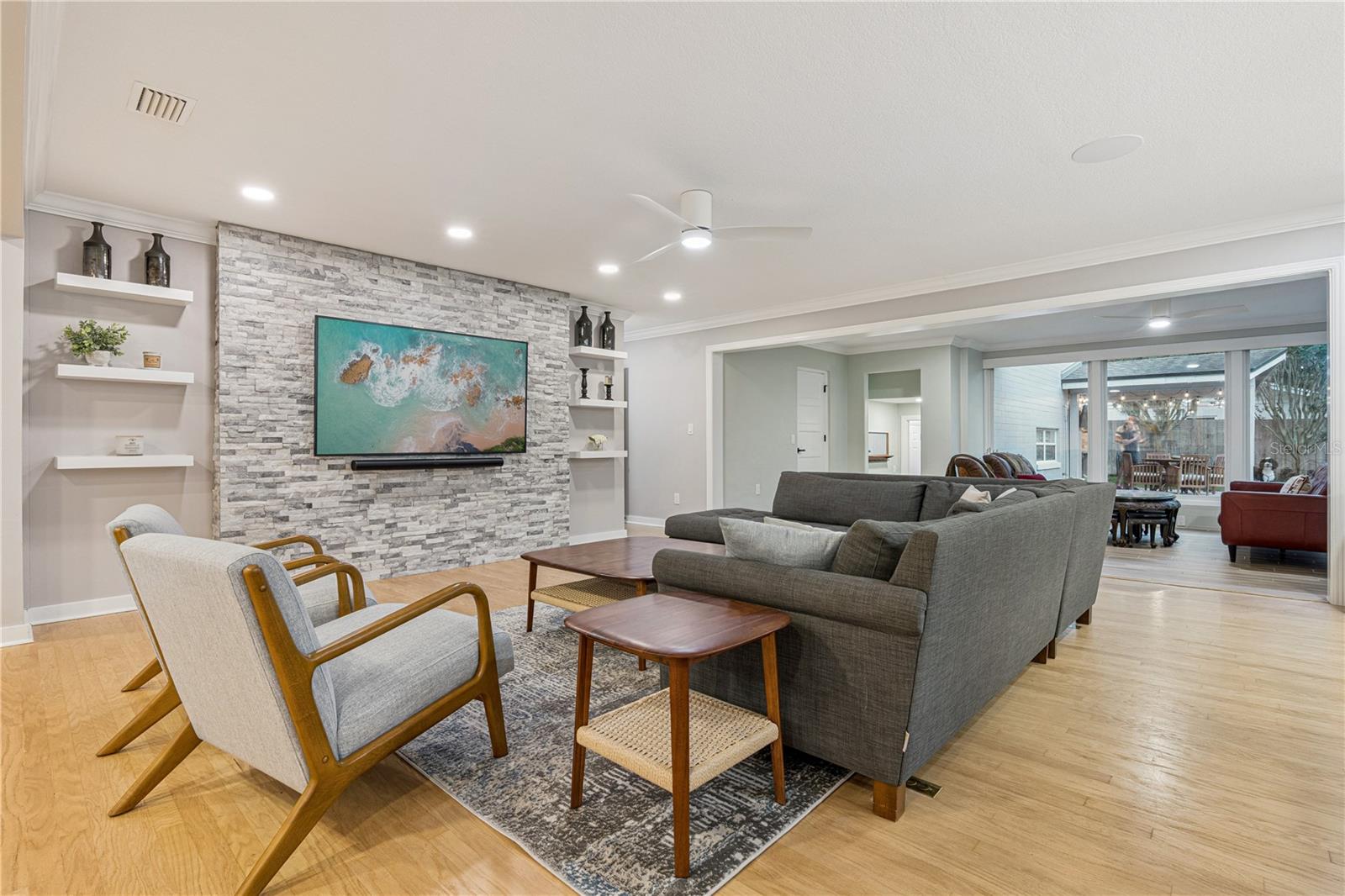 400 W TROTTERS DRIVE