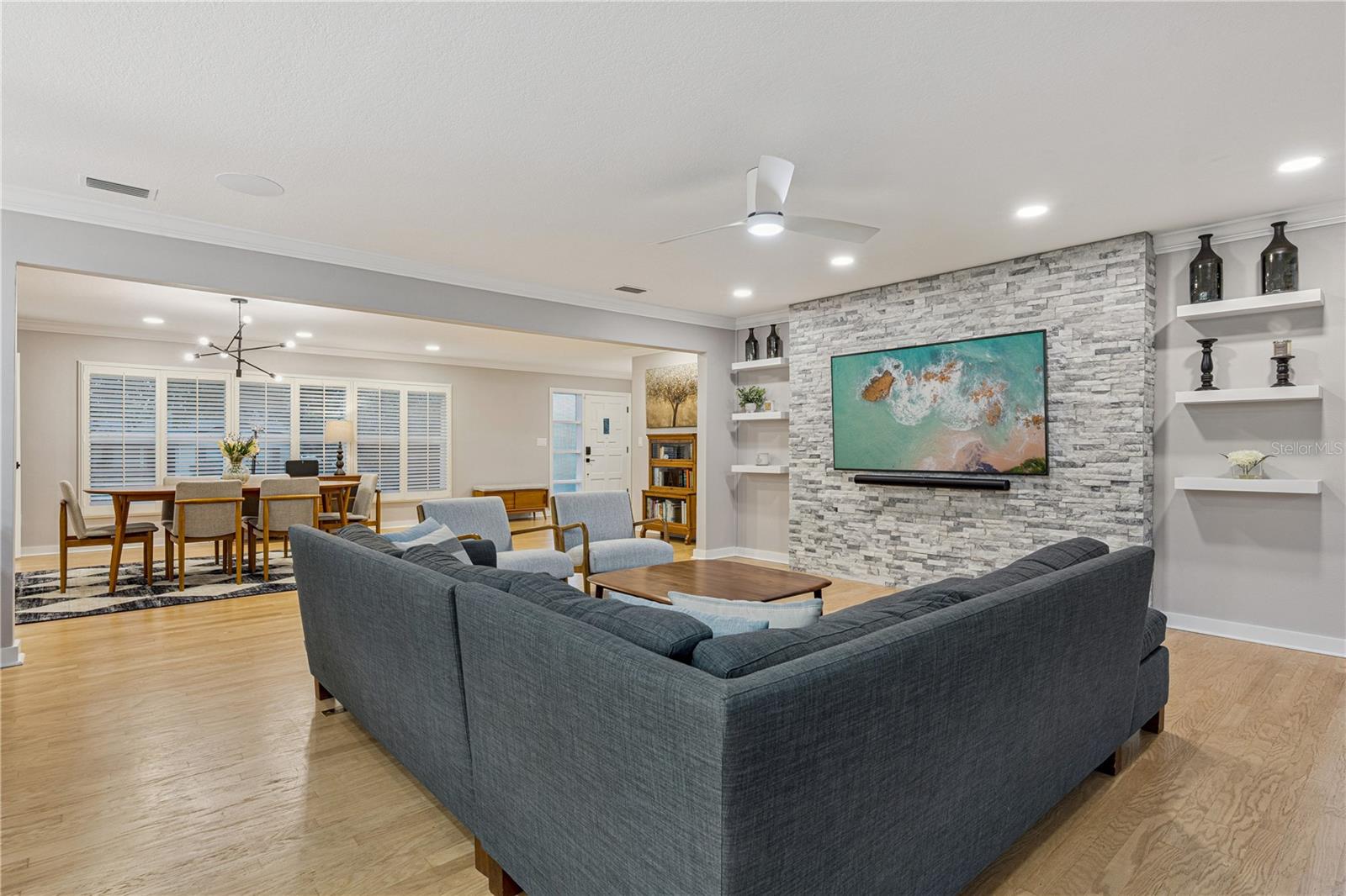 400 W TROTTERS DRIVE