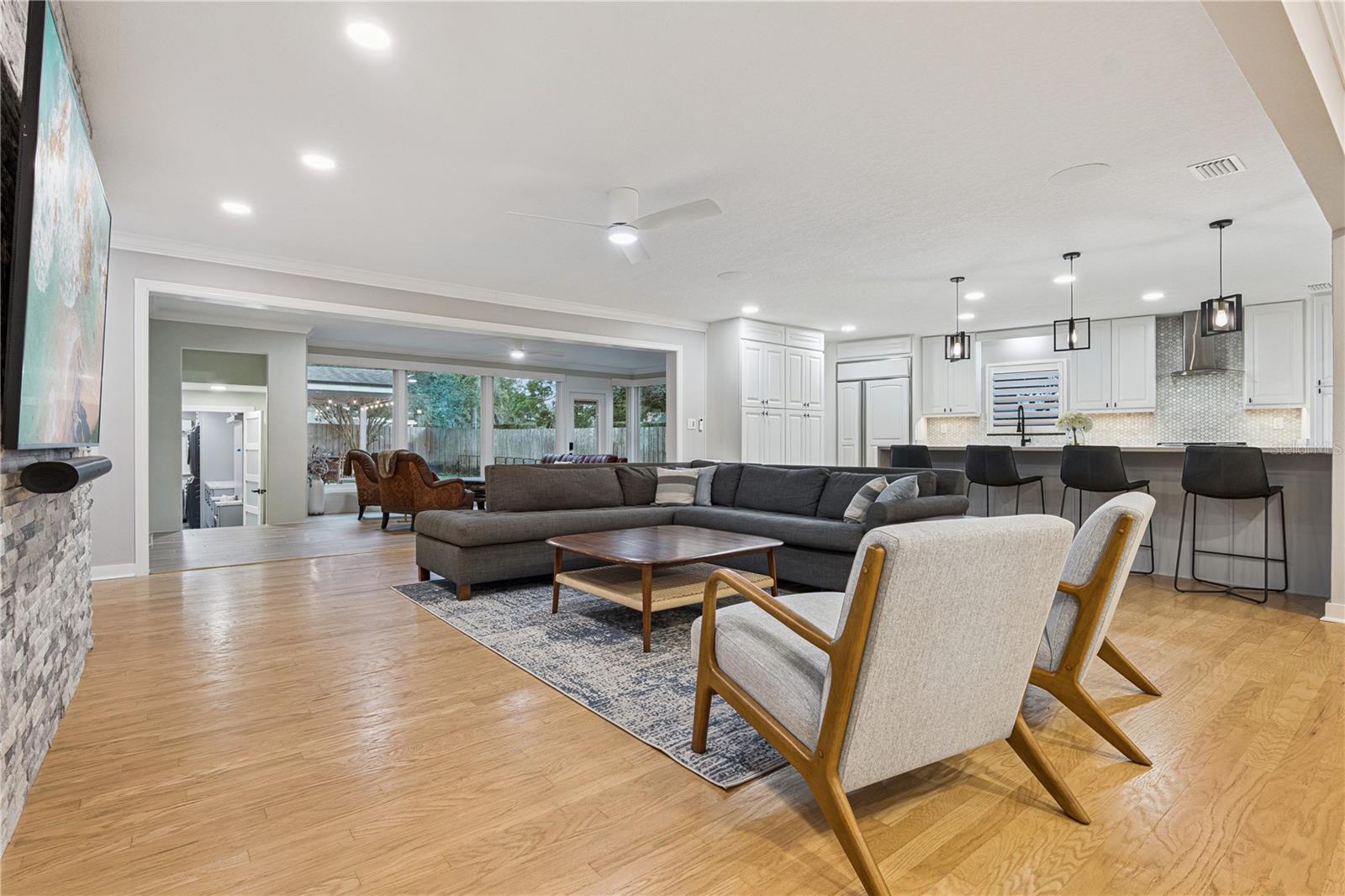DELROY PARK - Residential