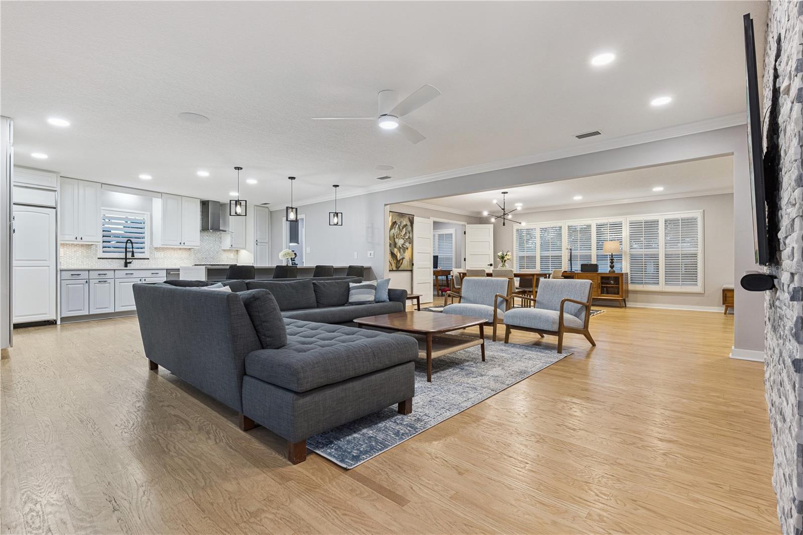 DELROY PARK - Residential