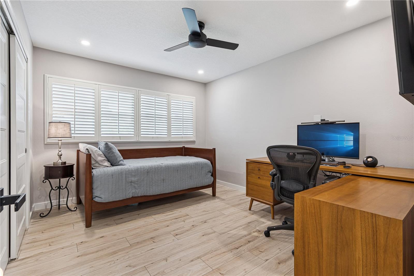 DELROY PARK - Residential