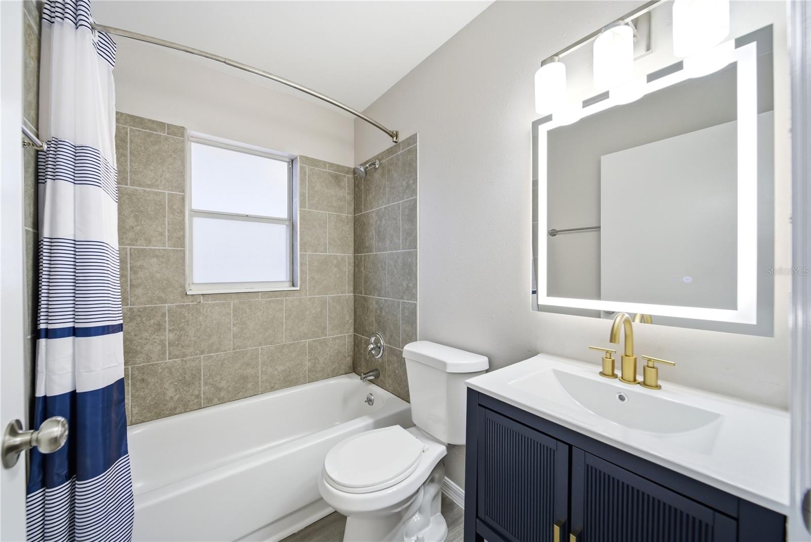 DAVENPORT LAKES PH O1 - Residential