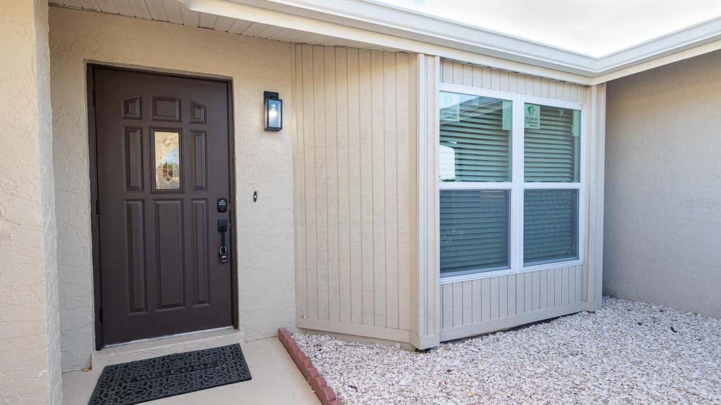 Photo of 1115 Southern Pine Lane, Sarasota, FL 34243 (MLS # A4698321)