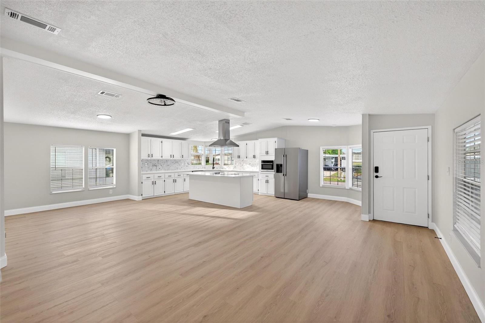 TAVARES FOX RUN MOBILE HOME - Residential