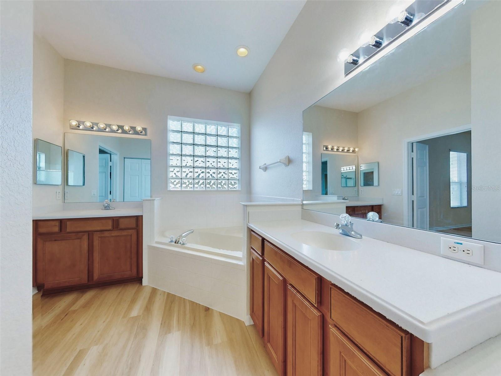 OVERLOOK OF STONECREST - Residential