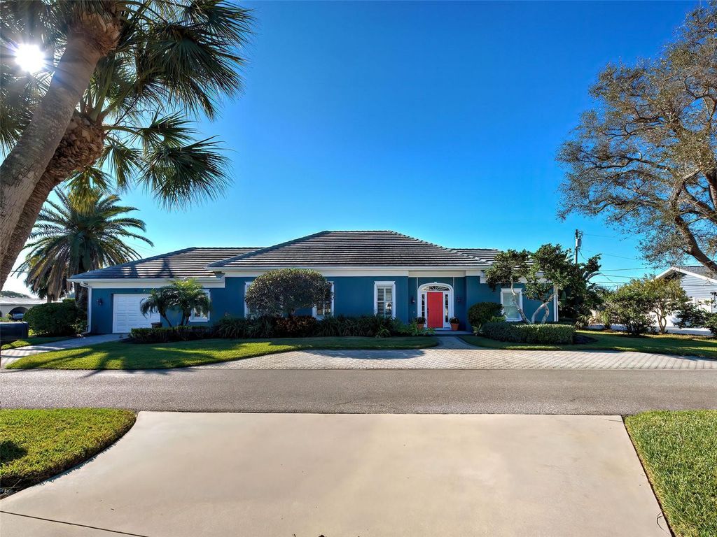 Photo of 16 Gulf Manor Drive, Venice, FL 34285 (MLS # N6143388)