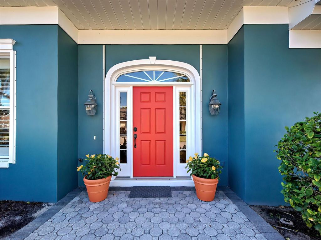 Photo of 16 Gulf Manor Drive, Venice, FL 34285 (MLS # N6143388)