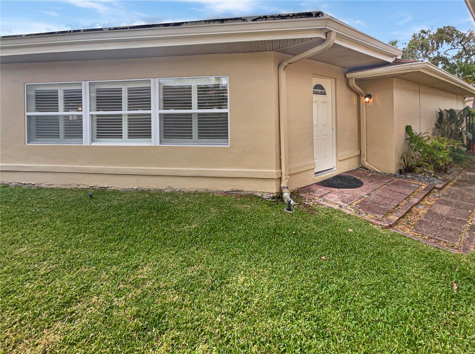 2253 HERON CIRCLE